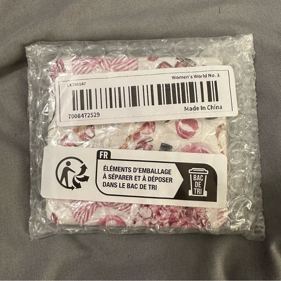 NWT-Elegant Folding Compact Makeup Mirror - Picture 4 of 5